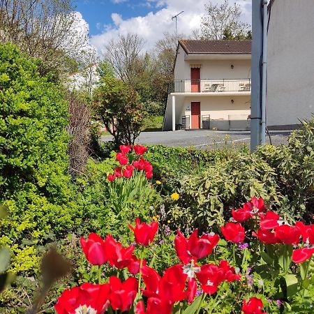 Hotel Montespan Lussac-les-Châteaux Esterno foto