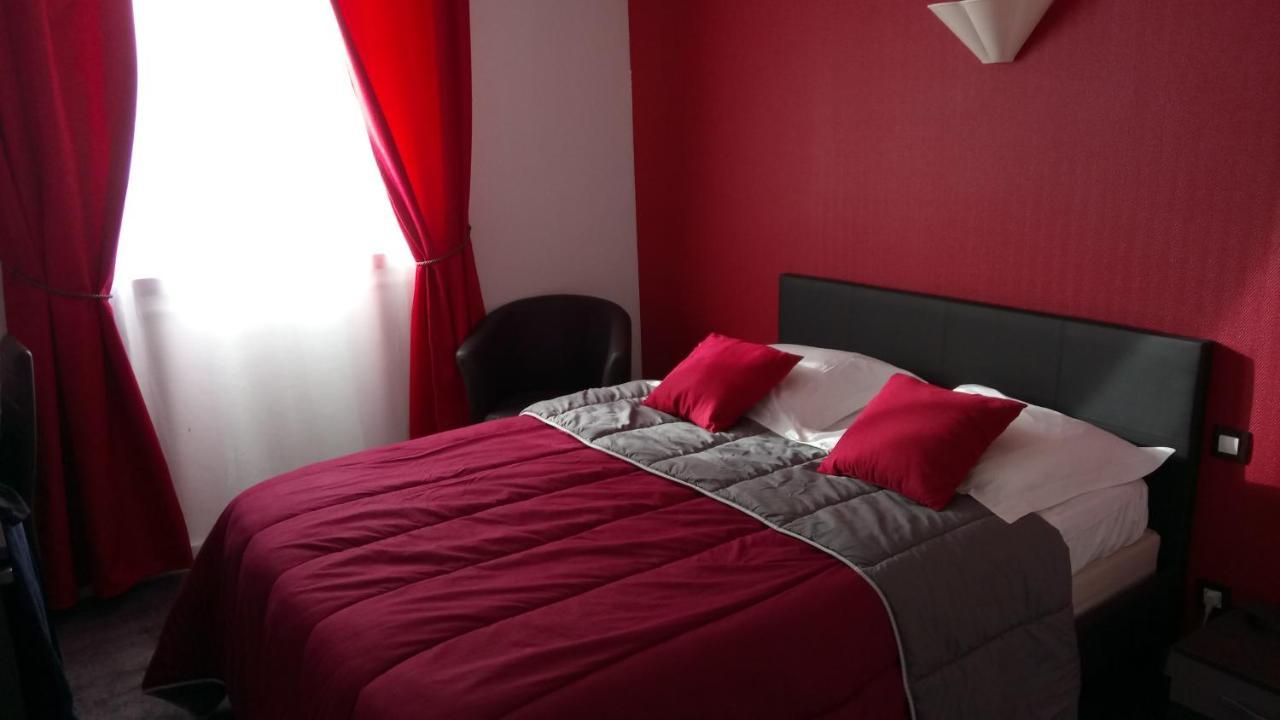 Hotel Montespan Lussac-les-Châteaux Esterno foto