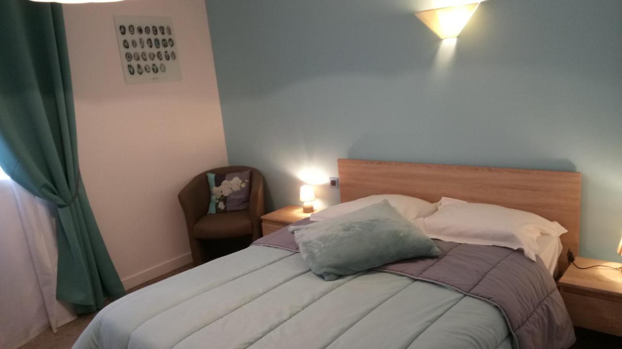 Hotel Montespan Lussac-les-Châteaux Esterno foto
