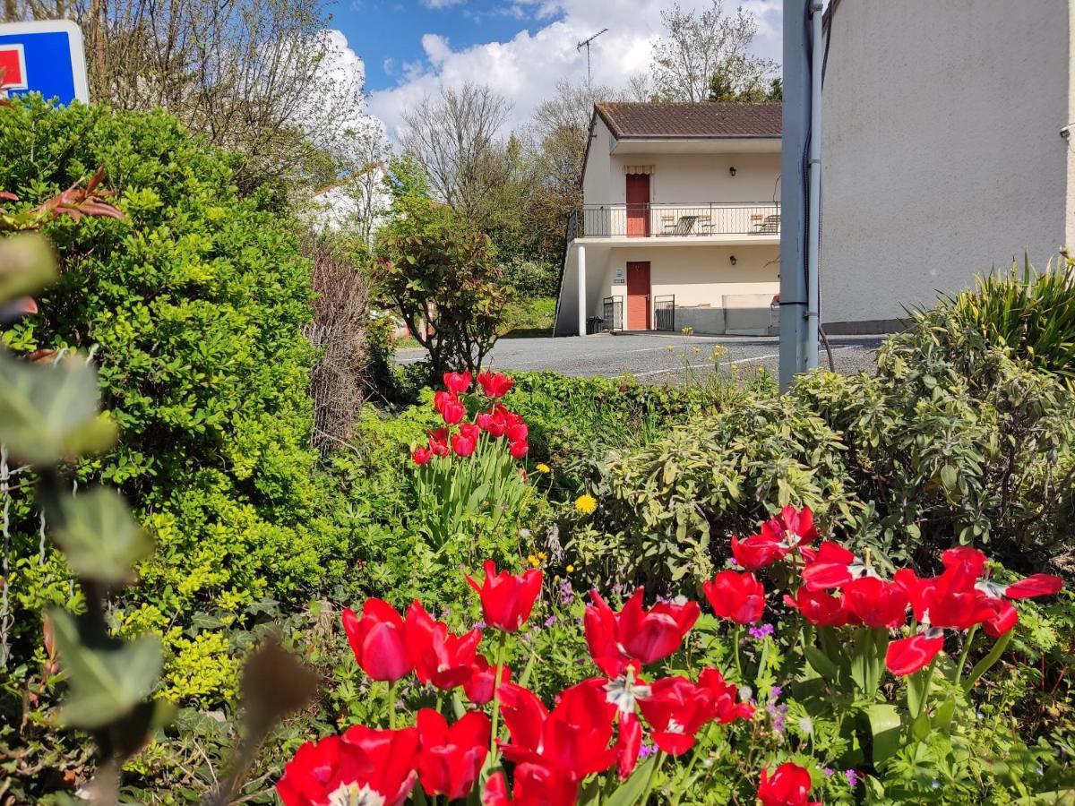 Hotel Montespan Lussac-les-Châteaux Esterno foto