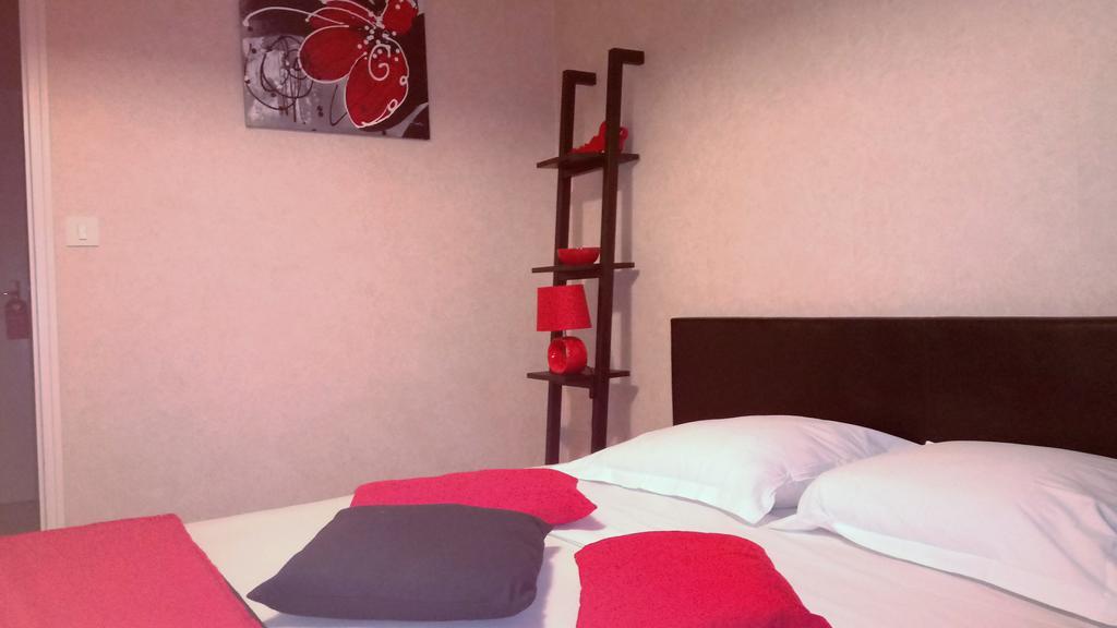 Hotel Montespan Lussac-les-Châteaux Esterno foto