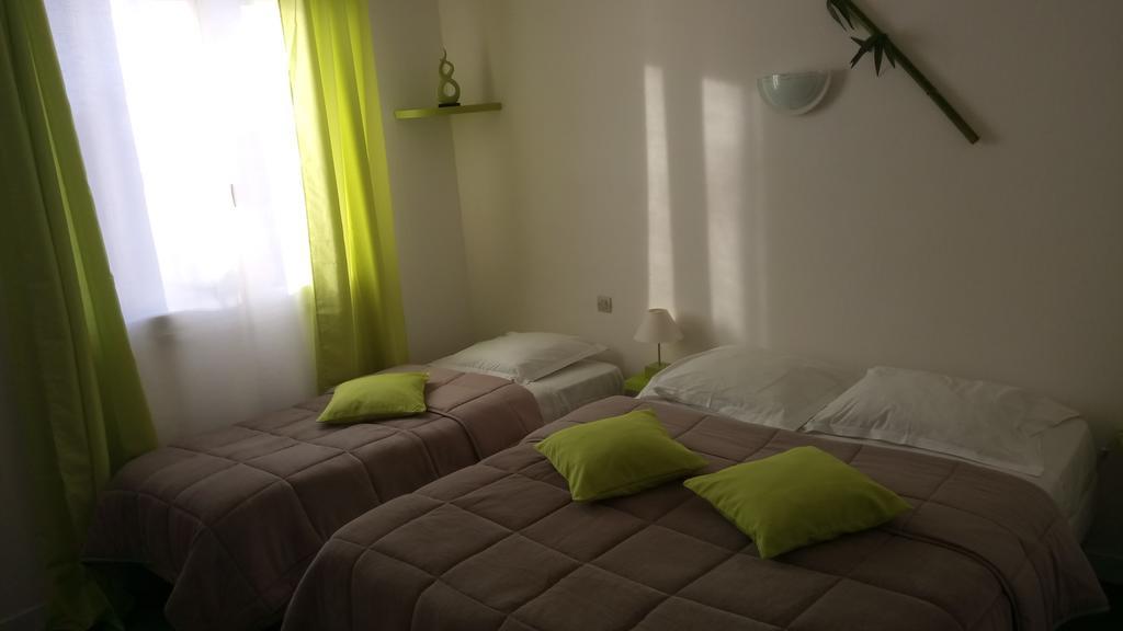 Hotel Montespan Lussac-les-Châteaux Esterno foto