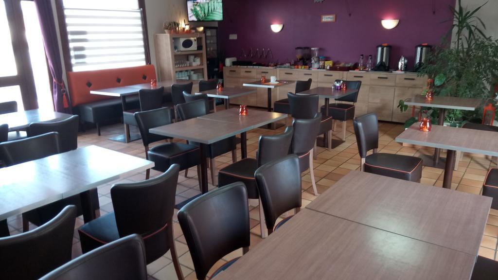 Hotel Montespan Lussac-les-Châteaux Esterno foto