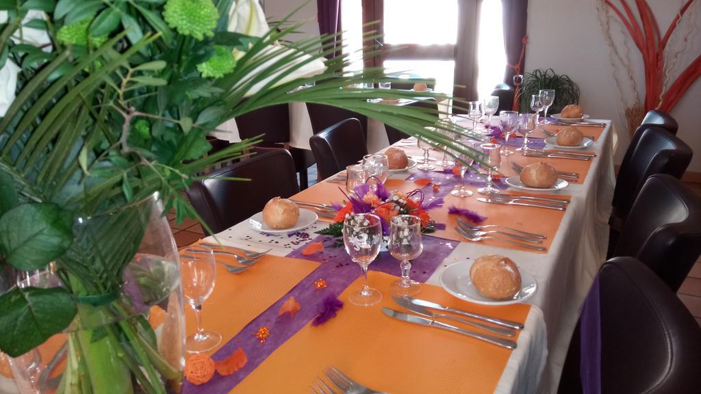 Hotel Montespan Lussac-les-Châteaux Esterno foto