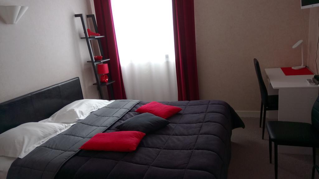 Hotel Montespan Lussac-les-Châteaux Esterno foto