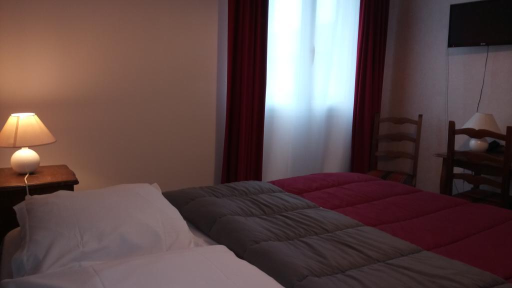 Hotel Montespan Lussac-les-Châteaux Esterno foto