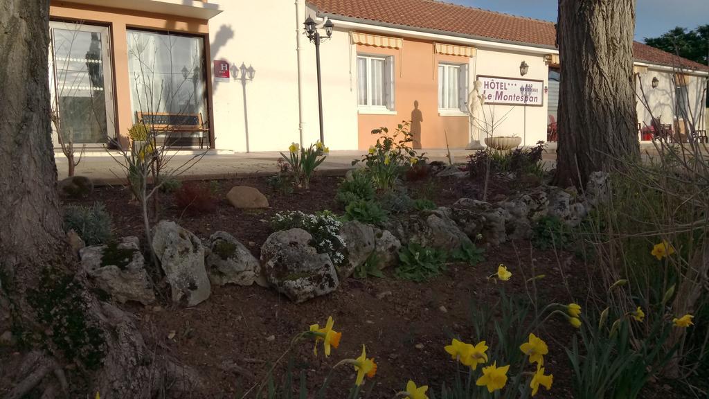 Hotel Montespan Lussac-les-Châteaux Esterno foto