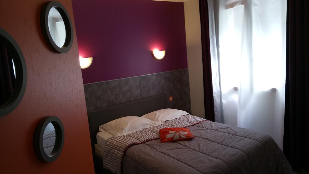 Hotel Montespan Lussac-les-Châteaux Esterno foto