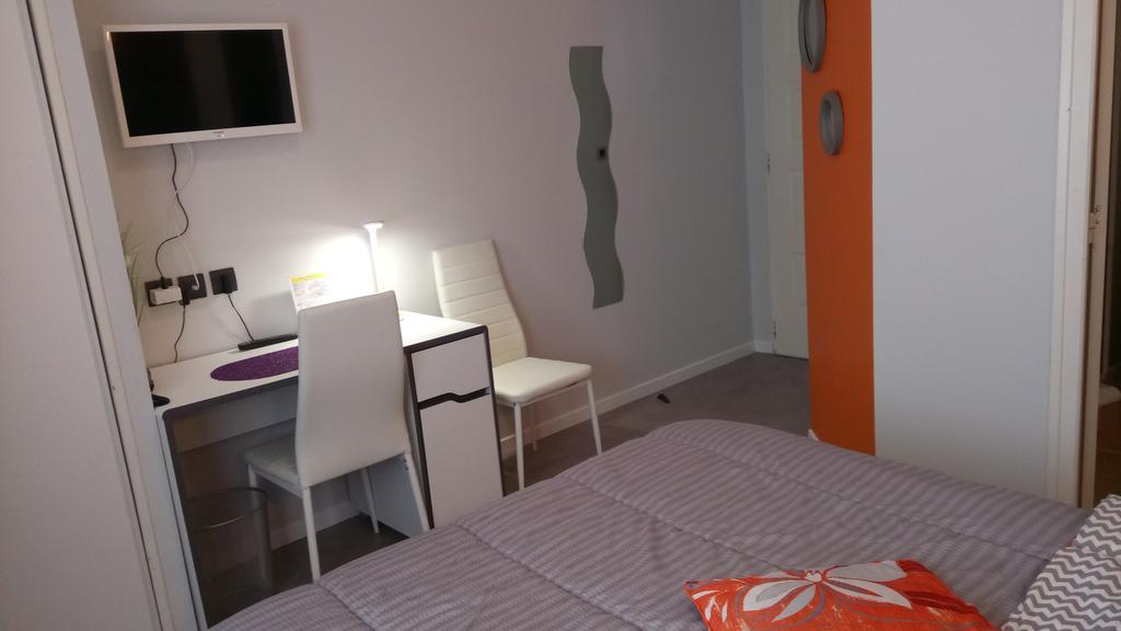 Hotel Montespan Lussac-les-Châteaux Esterno foto