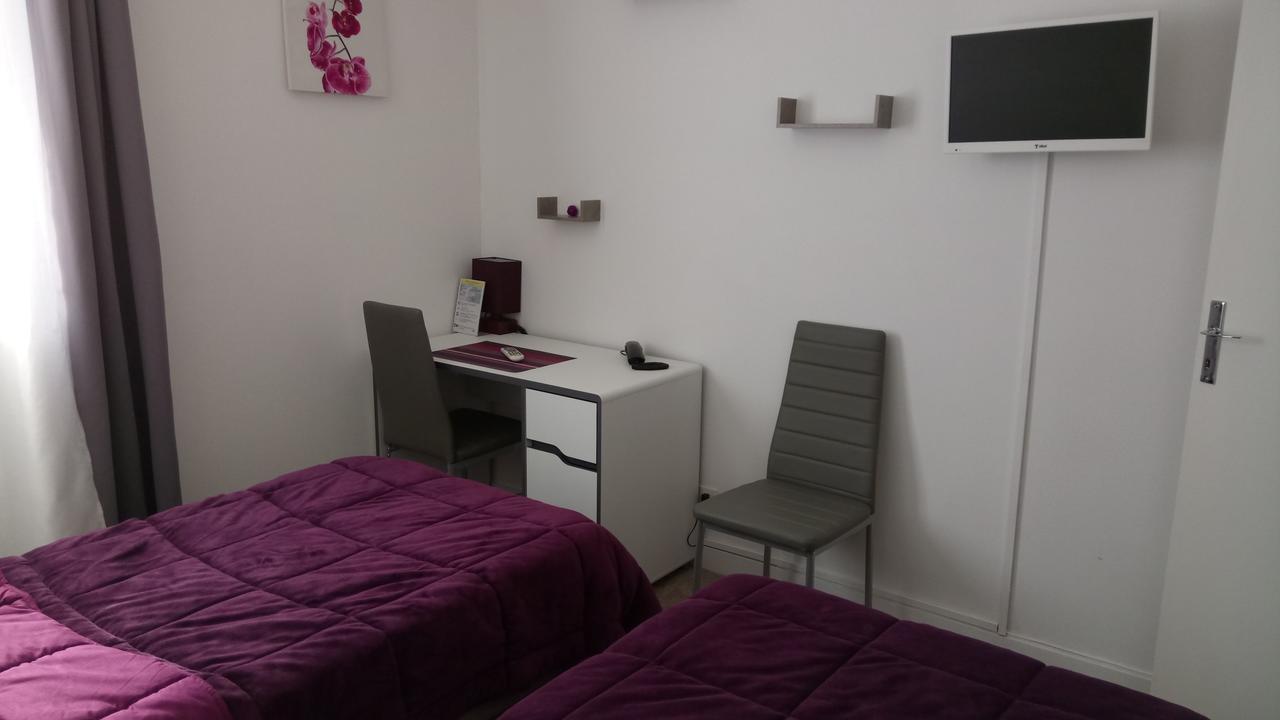 Hotel Montespan Lussac-les-Châteaux Esterno foto
