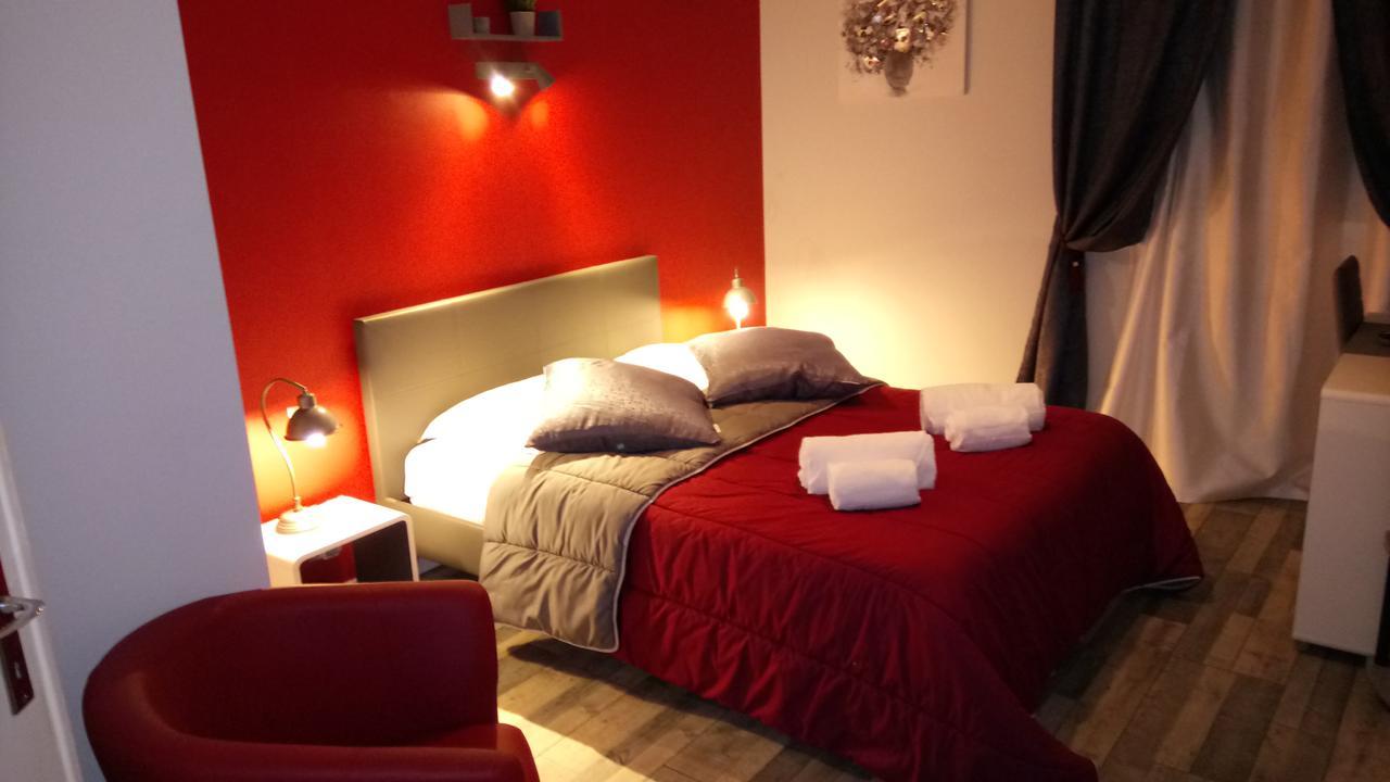 Hotel Montespan Lussac-les-Châteaux Esterno foto