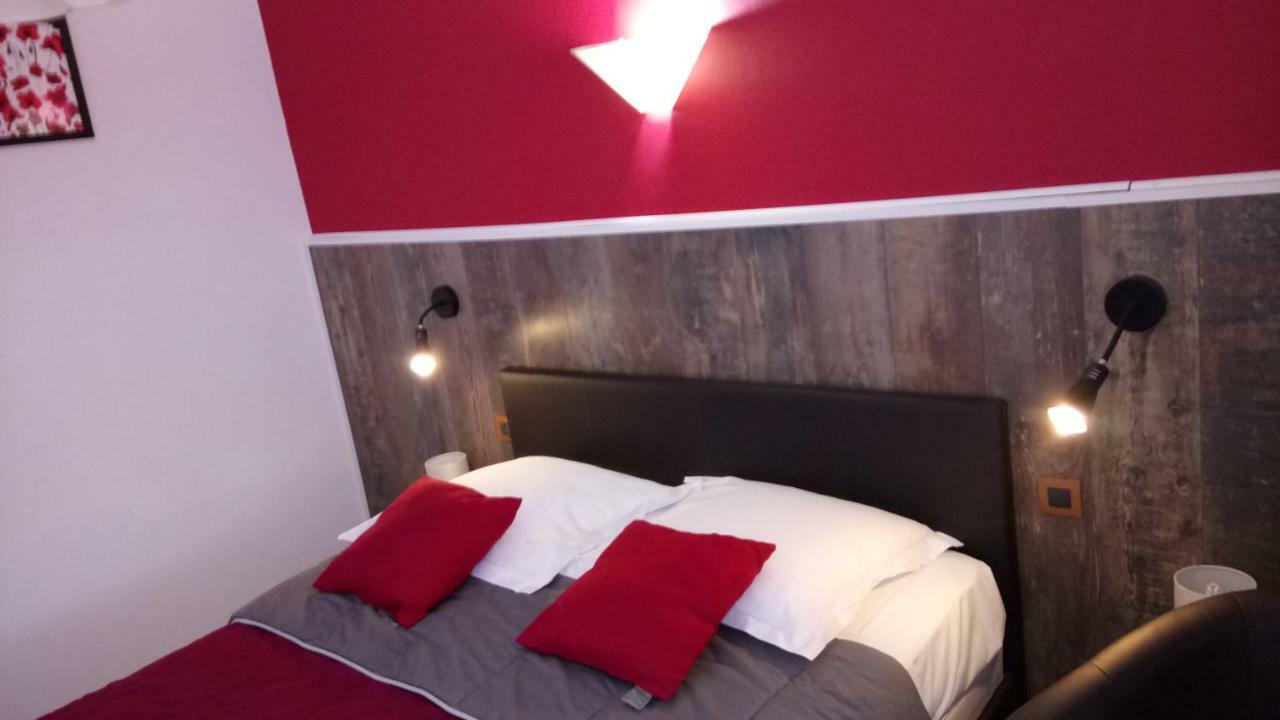 Hotel Montespan Lussac-les-Châteaux Esterno foto